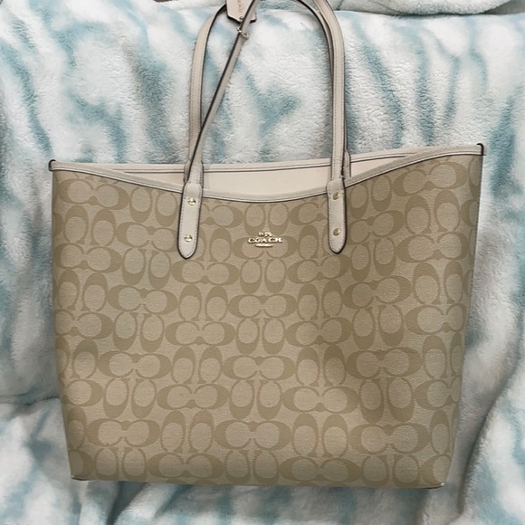 Handbags - Large Coach tote bag